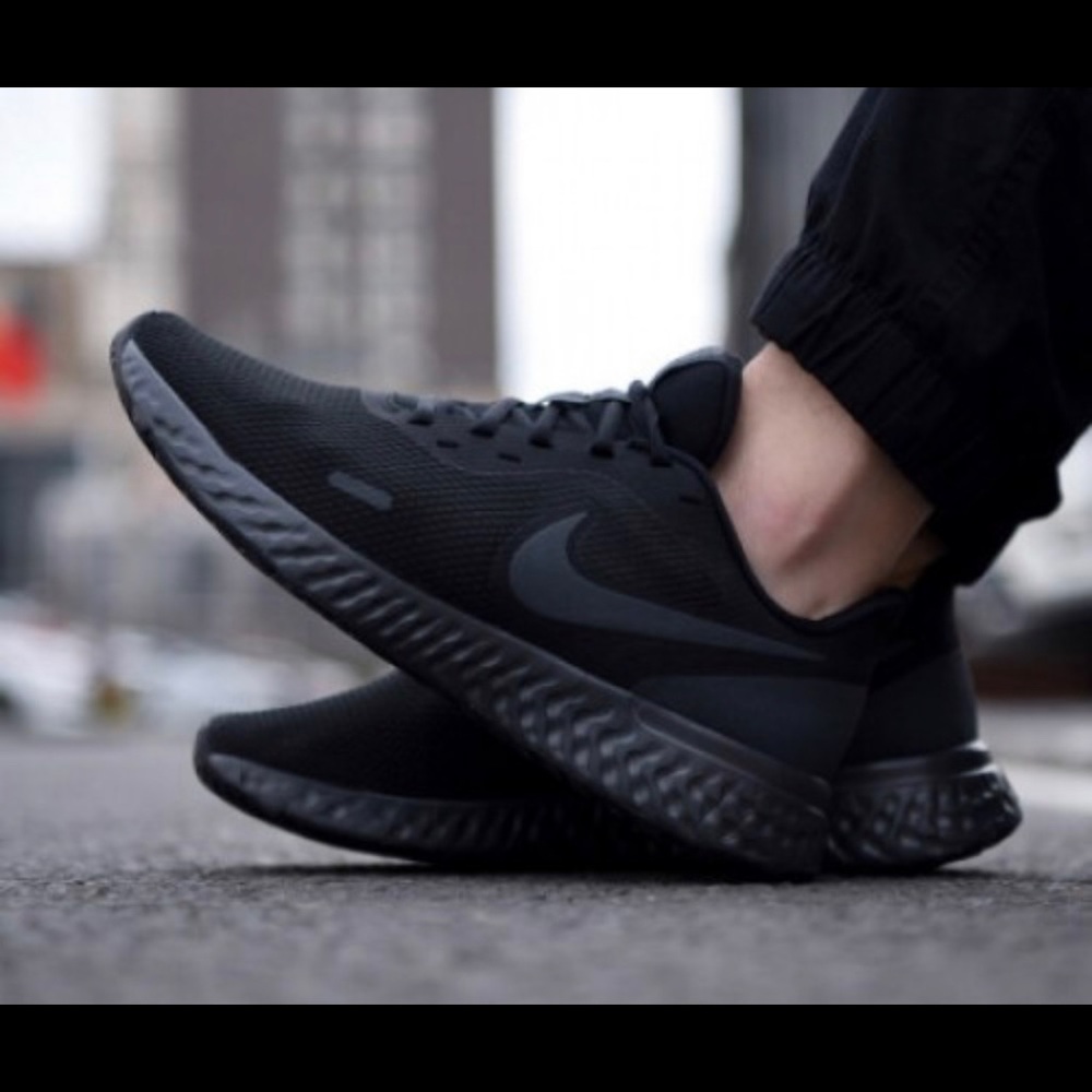 NIKE Men's Revolution 5 Running Shoe - Picture 9 of 10